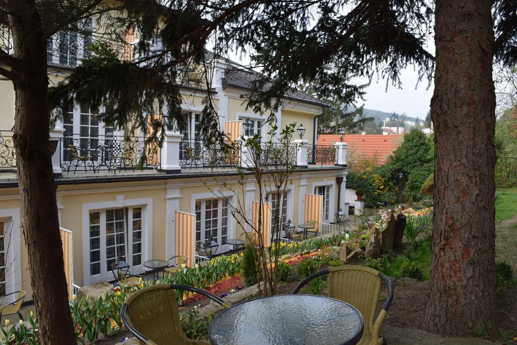 Hotel Landhaus Fuhrgassl-Huber Vienna Exterior photo